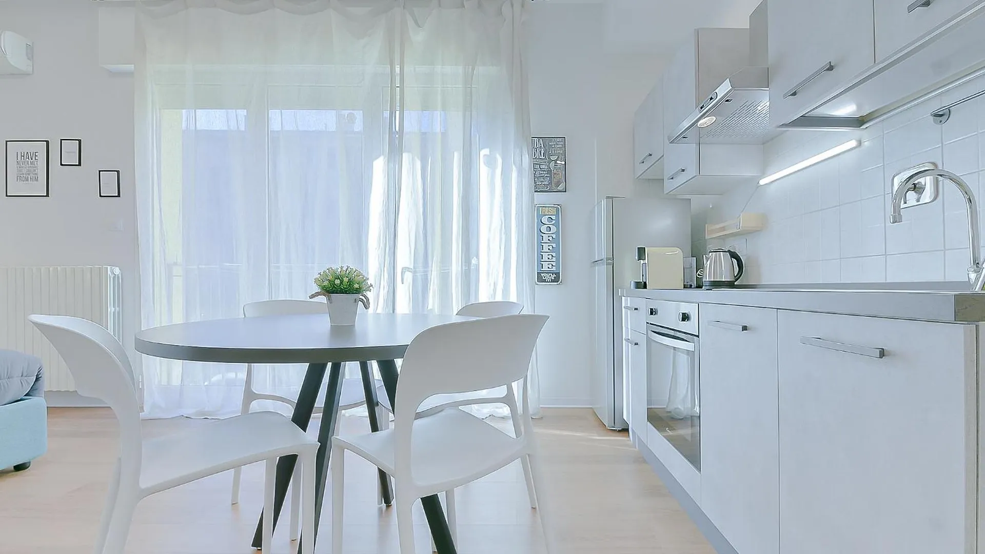 Taron House - Bologna Center Station & Fiera Apartment 0*,