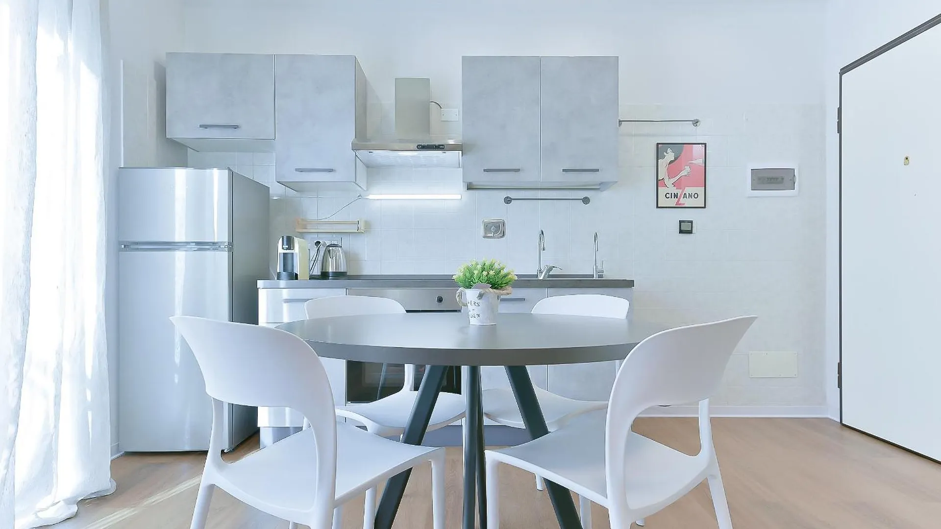 Taron House - Bologna Center Station & Fiera Apartment