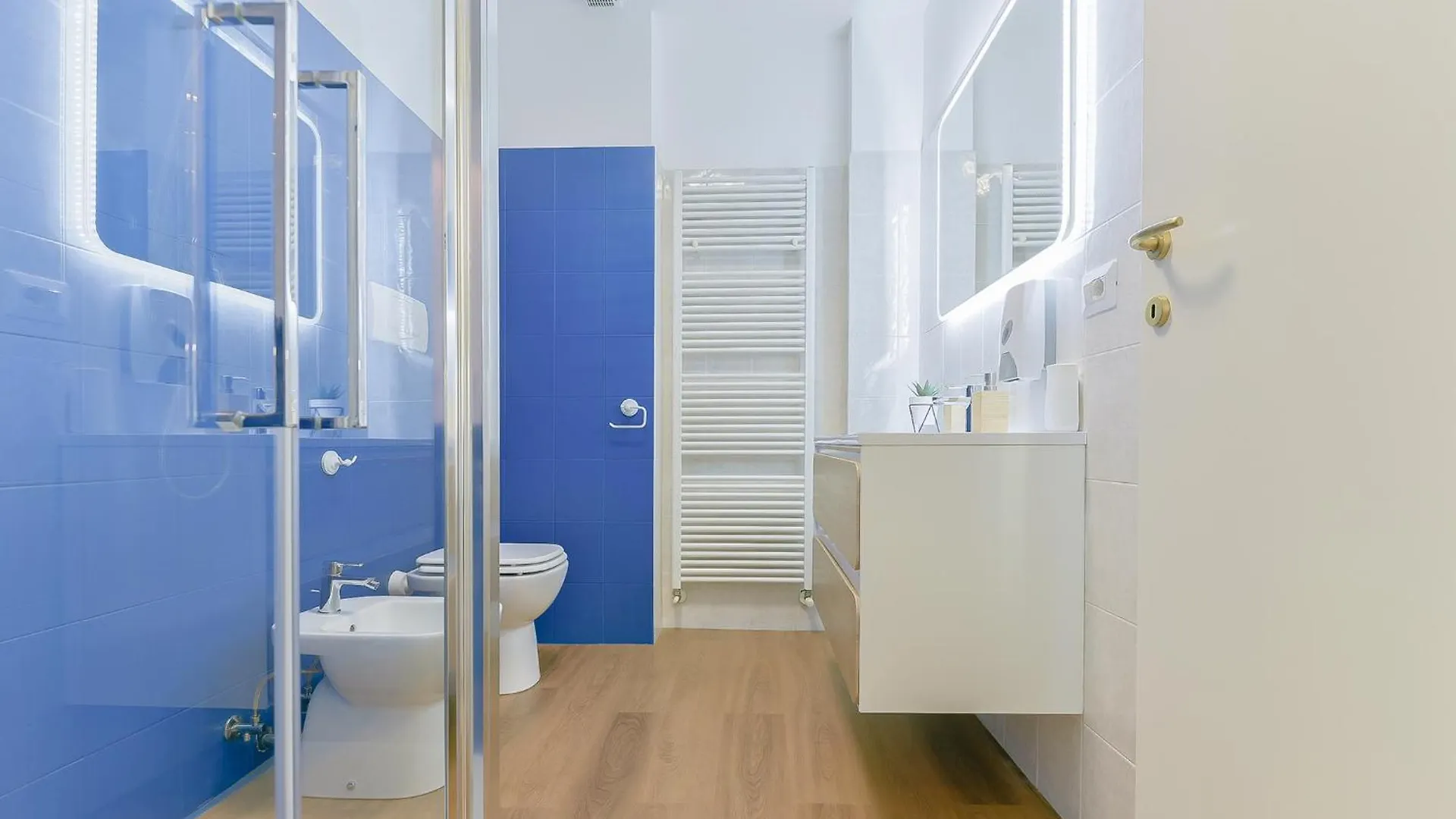 Taron House - Bologna Center Station & Fiera Apartment