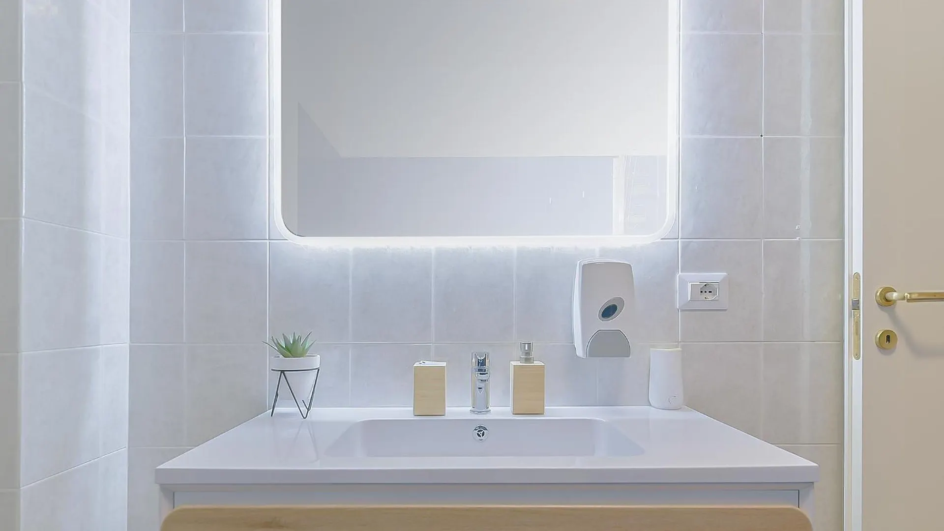 Taron House - Bologna Center Station & Fiera Apartment